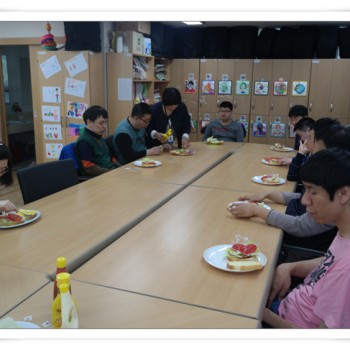 주간보호센터 요리실습 - 샌드위치 만들기 (4.24) 이미지