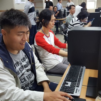 정보화교실 이용자 및 직업적응 훈련반 훈련생 KT 정보화 대제전 참석 (5.23) 이미지